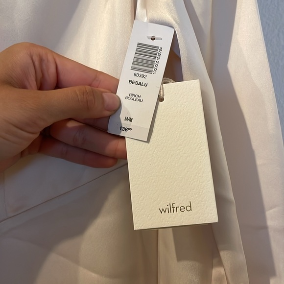 Aritzia Wilfred Besalu Blouse satin like, open back - Picture 5 of 5